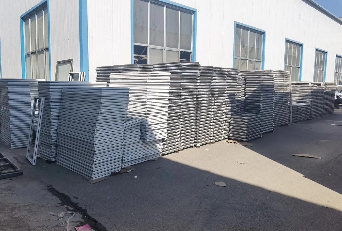 专业承接铝合金门窗与金属屋面工程，打造品质建筑外围护系统